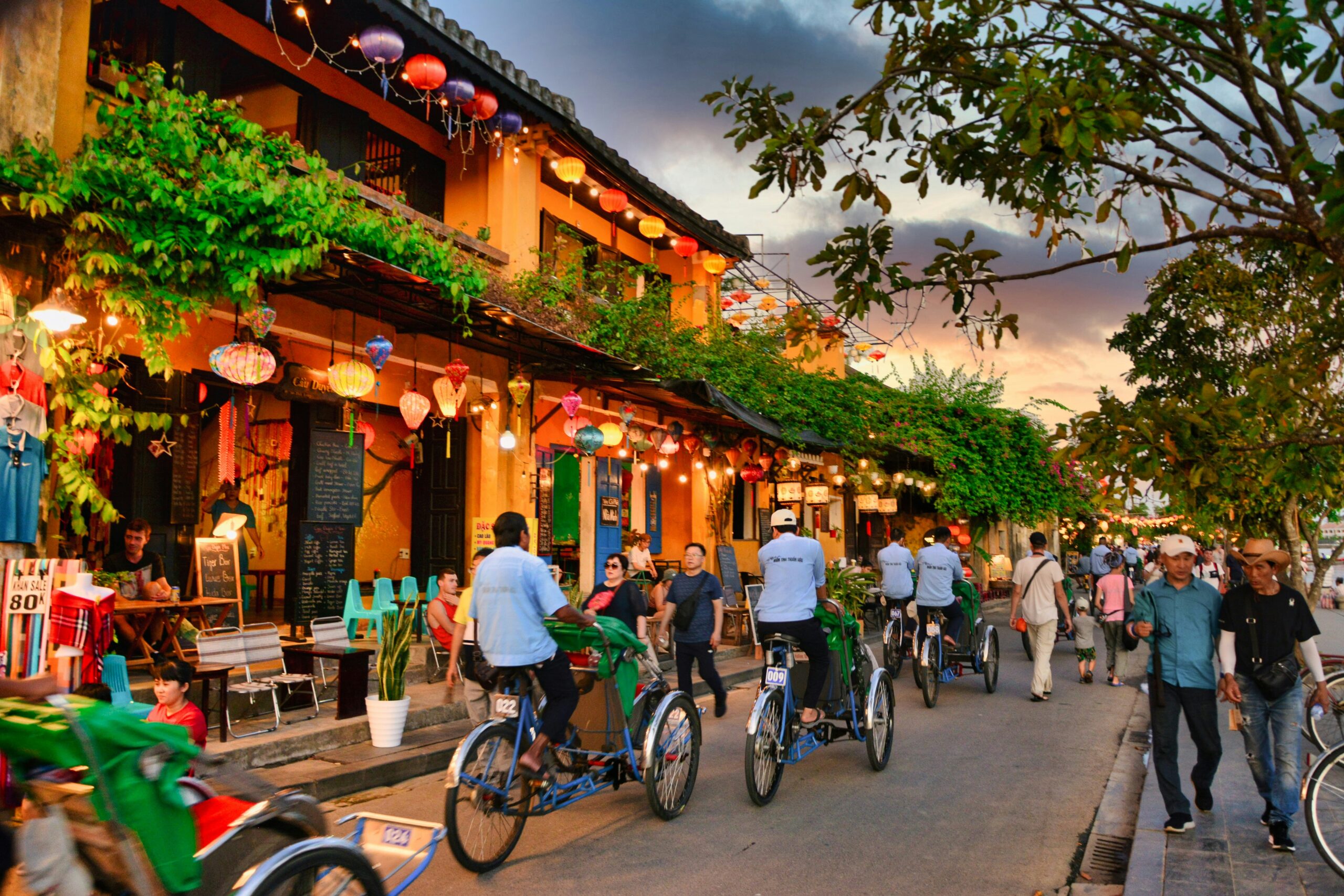 Ha Noi – Central Vietnam Heritage Tour